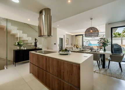 MODERN BEACHSIDE SEMI-DETACHED HOUSE IN PUERTO BANÚS