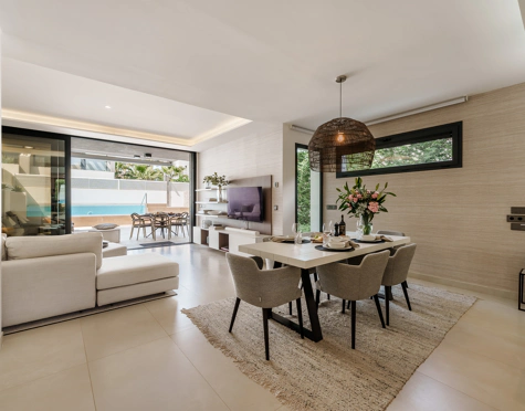 MODERN BEACHSIDE SEMI-DETACHED HOUSE IN PUERTO BANÚS