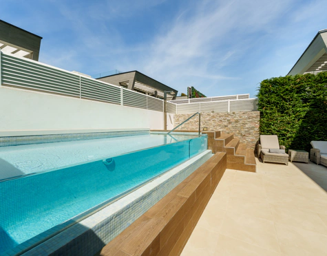 MODERN BEACHSIDE SEMI-DETACHED HOUSE IN PUERTO BANÚS