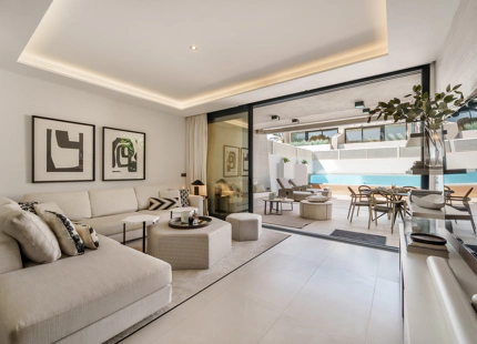 MODERN BEACHSIDE SEMI-DETACHED HOUSE IN PUERTO BANÚS