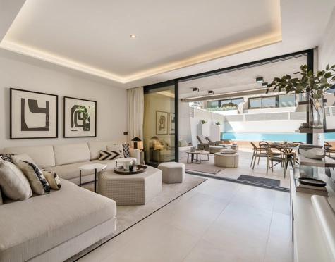 MODERN BEACHSIDE SEMI-DETACHED HOUSE IN PUERTO BANÚS