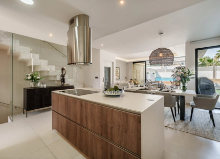 MODERN BEACHSIDE SEMI-DETACHED HOUSE IN PUERTO BANÚS