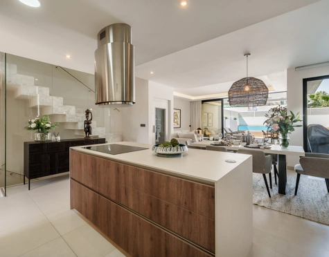 MODERN BEACHSIDE SEMI-DETACHED HOUSE IN PUERTO BANÚS
