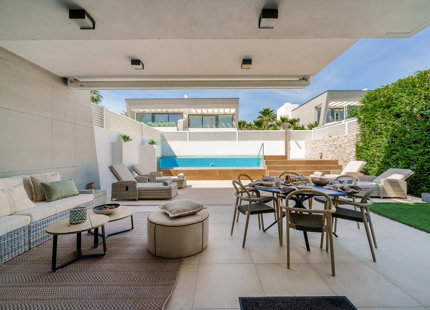 MODERN BEACHSIDE SEMI-DETACHED HOUSE IN PUERTO BANÚS