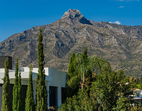 LUXURY SEA VIEW VILLA IN MARBELLA GOLDEN MILE