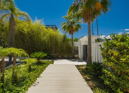 LUXURY SEA VIEW VILLA IN MARBELLA GOLDEN MILE