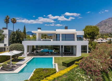 LUXURY SEA VIEW VILLA IN MARBELLA GOLDEN MILE
