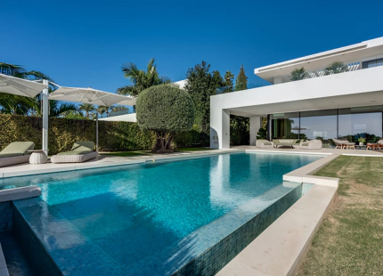 LUXURY SEA VIEW VILLA IN MARBELLA GOLDEN MILE