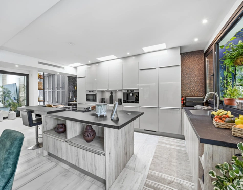 RENOVATED VILLA WITH EXCEPTIONAL OUTDOOR LIVING IN ATALAYA ISDABE