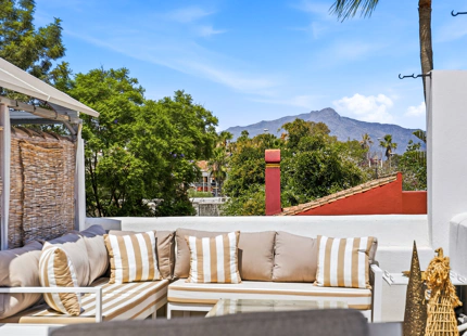 RENOVATED VILLA WITH EXCEPTIONAL OUTDOOR LIVING IN ATALAYA ISDABE