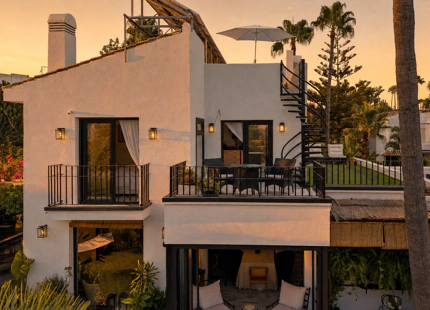 RENOVATED VILLA WITH EXCEPTIONAL OUTDOOR LIVING IN ATALAYA ISDABE