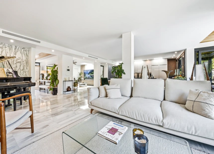 RENOVATED VILLA WITH EXCEPTIONAL OUTDOOR LIVING IN ATALAYA ISDABE