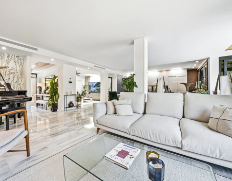 RENOVATED VILLA WITH EXCEPTIONAL OUTDOOR LIVING IN ATALAYA ISDABE
