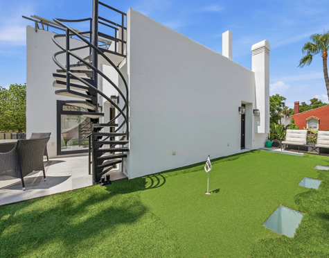 RENOVATED VILLA WITH EXCEPTIONAL OUTDOOR LIVING IN ATALAYA ISDABE