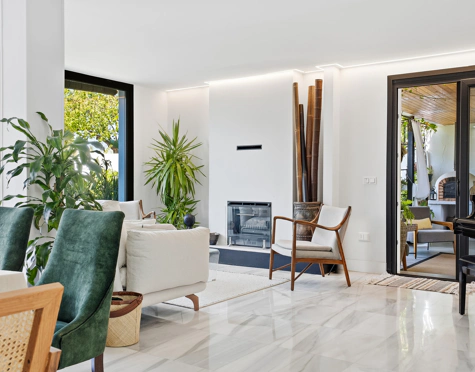 RENOVATED VILLA WITH EXCEPTIONAL OUTDOOR LIVING IN ATALAYA ISDABE