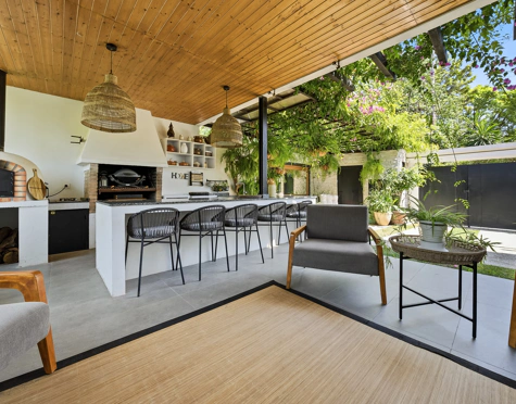 RENOVATED VILLA WITH EXCEPTIONAL OUTDOOR LIVING IN ATALAYA ISDABE