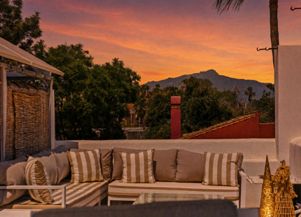 RENOVATED VILLA WITH EXCEPTIONAL OUTDOOR LIVING IN ATALAYA ISDABE