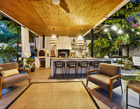 RENOVATED VILLA WITH EXCEPTIONAL OUTDOOR LIVING IN ATALAYA ISDABE