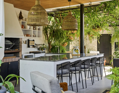 RENOVATED VILLA WITH EXCEPTIONAL OUTDOOR LIVING IN ATALAYA ISDABE