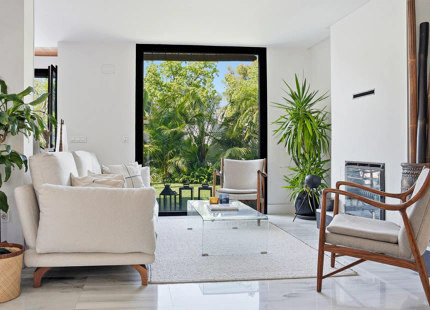 RENOVATED VILLA WITH EXCEPTIONAL OUTDOOR LIVING IN ATALAYA ISDABE