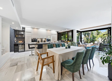 RENOVATED VILLA WITH EXCEPTIONAL OUTDOOR LIVING IN ATALAYA ISDABE