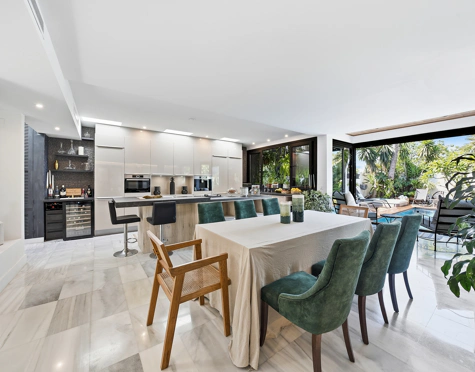 RENOVATED VILLA WITH EXCEPTIONAL OUTDOOR LIVING IN ATALAYA ISDABE