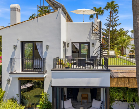 RENOVATED VILLA WITH EXCEPTIONAL OUTDOOR LIVING IN ATALAYA ISDABE