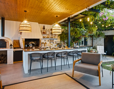 RENOVATED VILLA WITH EXCEPTIONAL OUTDOOR LIVING IN ATALAYA ISDABE