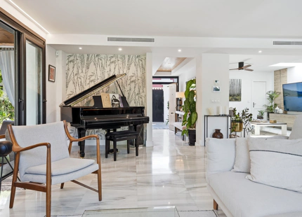 RENOVATED VILLA WITH EXCEPTIONAL OUTDOOR LIVING IN ATALAYA ISDABE