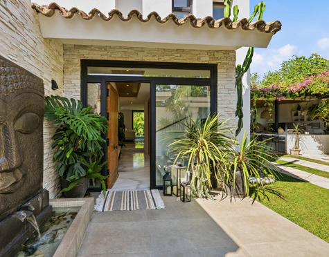RENOVATED VILLA WITH EXCEPTIONAL OUTDOOR LIVING IN ATALAYA ISDABE