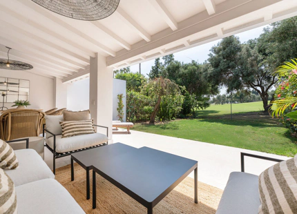 MODERN FRONTLINE GOLF TOWNHOUSE IN NUEVA ANDALUCÍA