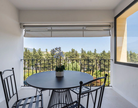 MODERN FRONTLINE GOLF TOWNHOUSE IN NUEVA ANDALUCÍA