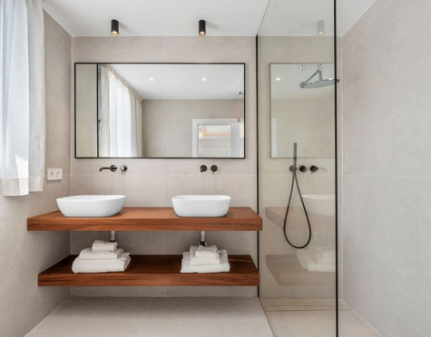 MODERN FRONTLINE GOLF TOWNHOUSE IN NUEVA ANDALUCÍA