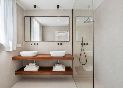 MODERN FRONTLINE GOLF TOWNHOUSE IN NUEVA ANDALUCÍA