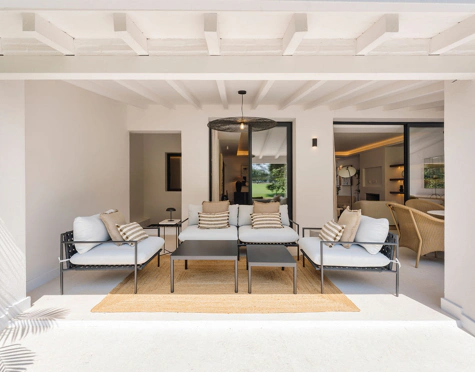 MODERN FRONTLINE GOLF TOWNHOUSE IN NUEVA ANDALUCÍA