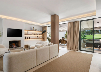 MODERN FRONTLINE GOLF TOWNHOUSE IN NUEVA ANDALUCÍA