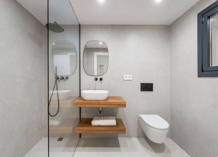 MODERN FRONTLINE GOLF TOWNHOUSE IN NUEVA ANDALUCÍA