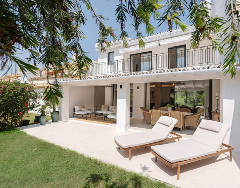 MODERN FRONTLINE GOLF TOWNHOUSE IN NUEVA ANDALUCÍA