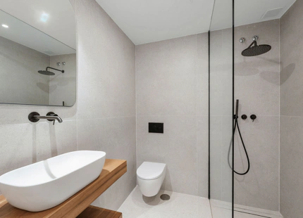 MODERN FRONTLINE GOLF TOWNHOUSE IN NUEVA ANDALUCÍA