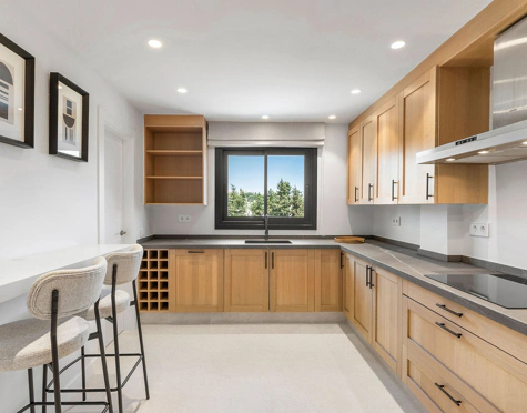 MODERN FRONTLINE GOLF TOWNHOUSE IN NUEVA ANDALUCÍA