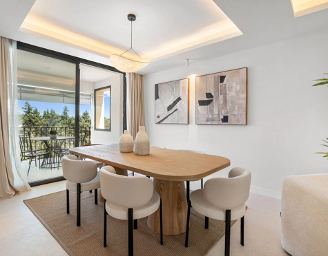 MODERN FRONTLINE GOLF TOWNHOUSE IN NUEVA ANDALUCÍA