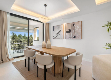 MODERN FRONTLINE GOLF TOWNHOUSE IN NUEVA ANDALUCÍA