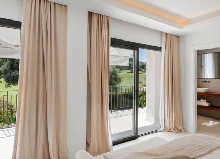 MODERN FRONTLINE GOLF TOWNHOUSE IN NUEVA ANDALUCÍA