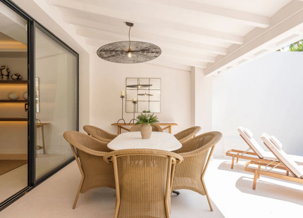 MODERN FRONTLINE GOLF TOWNHOUSE IN NUEVA ANDALUCÍA