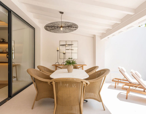 MODERN FRONTLINE GOLF TOWNHOUSE IN NUEVA ANDALUCÍA