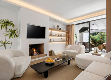 MODERN FRONTLINE GOLF TOWNHOUSE IN NUEVA ANDALUCÍA