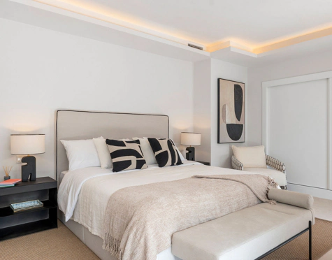 MODERN FRONTLINE GOLF TOWNHOUSE IN NUEVA ANDALUCÍA