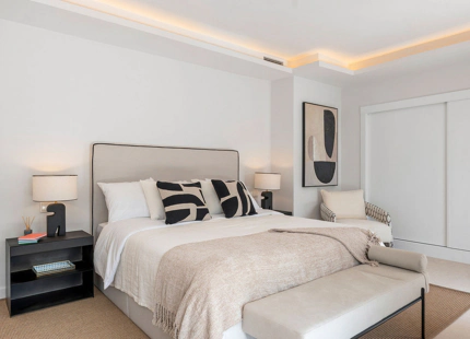 MODERN FRONTLINE GOLF TOWNHOUSE IN NUEVA ANDALUCÍA