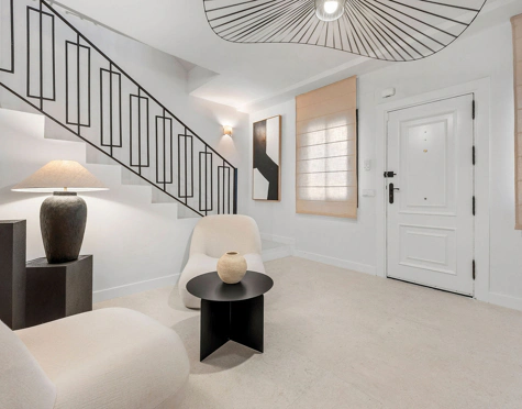 MODERN FRONTLINE GOLF TOWNHOUSE IN NUEVA ANDALUCÍA