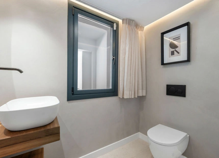 MODERN FRONTLINE GOLF TOWNHOUSE IN NUEVA ANDALUCÍA